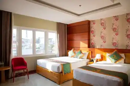 Silk near Tan Son Nhat Airport - 0