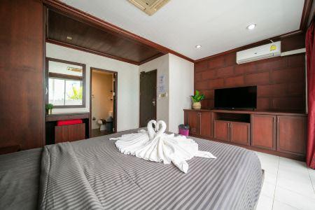 EBS Phuket Hostel - 9