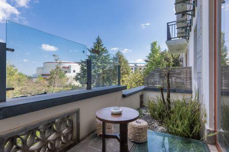 COURTYARD - 77