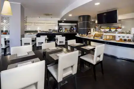 Holiday Inn Genoa City by IHG - 9
