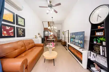 Ling Homestay - 239