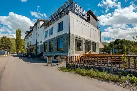 Olive Ala-Archa & SPA - 1