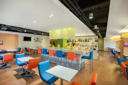 Holiday Inn Express City Center - 9