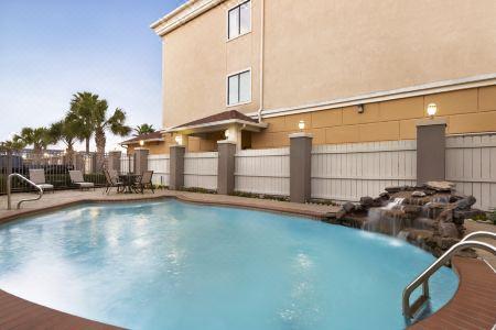 Days Inn & Suites by Wyndham Houston Hobby Airport - 2