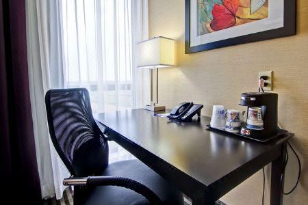Best Western Plus Toronto North York & Suites - 12