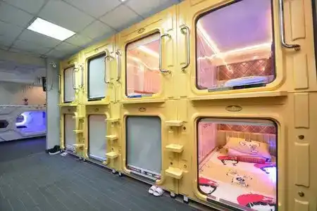 Chengji Capsule Youth Hostel - 1