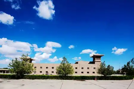 Dunhuang Moshanghua Theme Inn (Dunhuang Mingsha Mountain Crescent Spring Branch) - 1