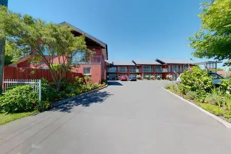 Cranford Oak Motel - 1