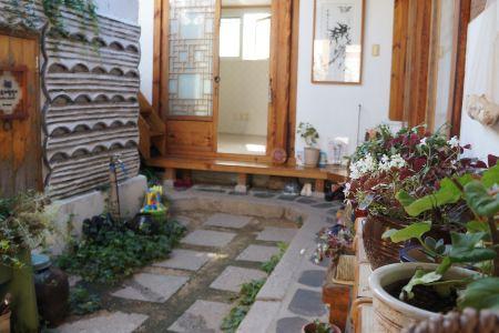 Inwoo Guesthouse - 1