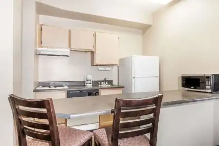 Hawthorn Suites by Wyndham - 20