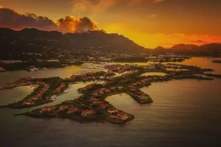 Eden Island Luxury Accommodation - 2