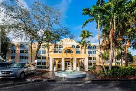 La Quinta Inn & Suites by Wyndham Fort Lauderdale Tamarac - 10