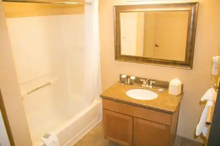 Hawthorn Suites by Wyndham - 23