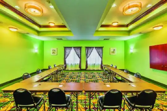 La Quinta Inn & Suites by Wyndham Fresno Northwest - 3