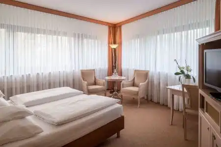 Hollywood Media - 28