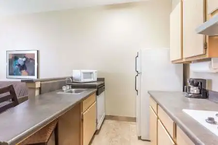 Hawthorn Suites by Wyndham - 19