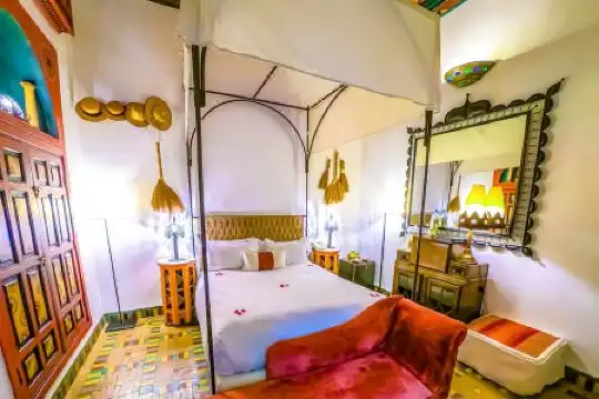 Riad Kaiss by Anika - 34