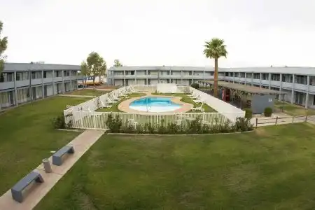 EZ8 Motel Airporter - 1