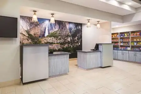 La Quinta Inn & Suites by Wyndham Fresno Northwest - 5