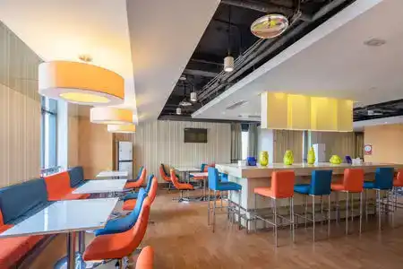 Holiday Inn Express City Center - 8