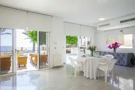 Meneou Seaside Mansion 7 - 3