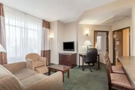 Hawthorn Suites by Wyndham - 18