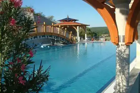 Cascade Resort & Spa - 2