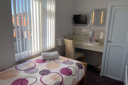 Austins Guest House - 17