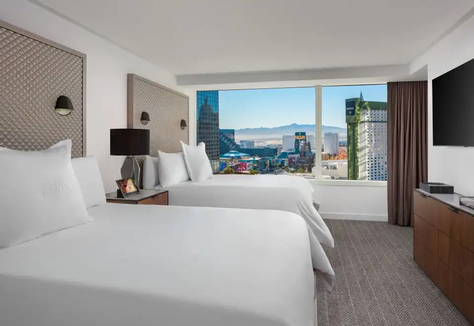 Center Suite  Strip View