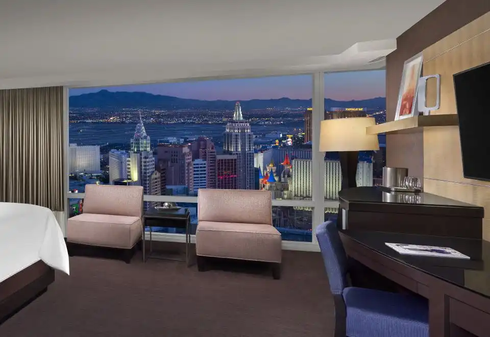 Deluxe Strip View King Room