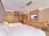 Zero Pressure City View Family Room