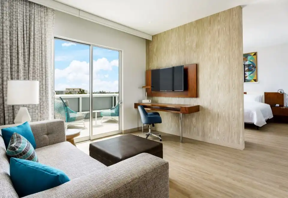 Mobility Hearing Accessible King Room with Roll In Shower