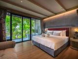 Premier Garden Seaview King Bed Room