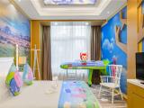 African Savanna Family Room - Wildlife Theme & Living Room Airplane Bed Experience