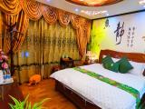 Themed Queen Room