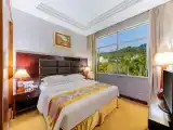 Honeymoon Suite - 1-Bedroom (Soaking Tub)