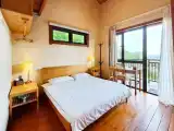 Yiyun - Scenic Loft Attic Room