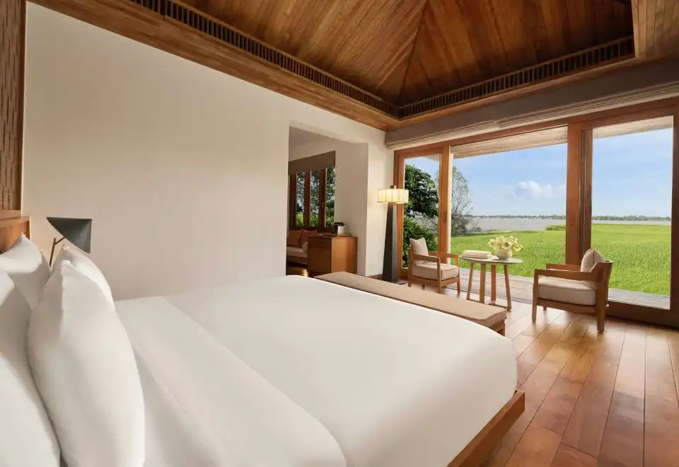 Bungalow, 1 King, Water View