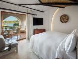 Superior Contemporary King Room With Partial Sea View