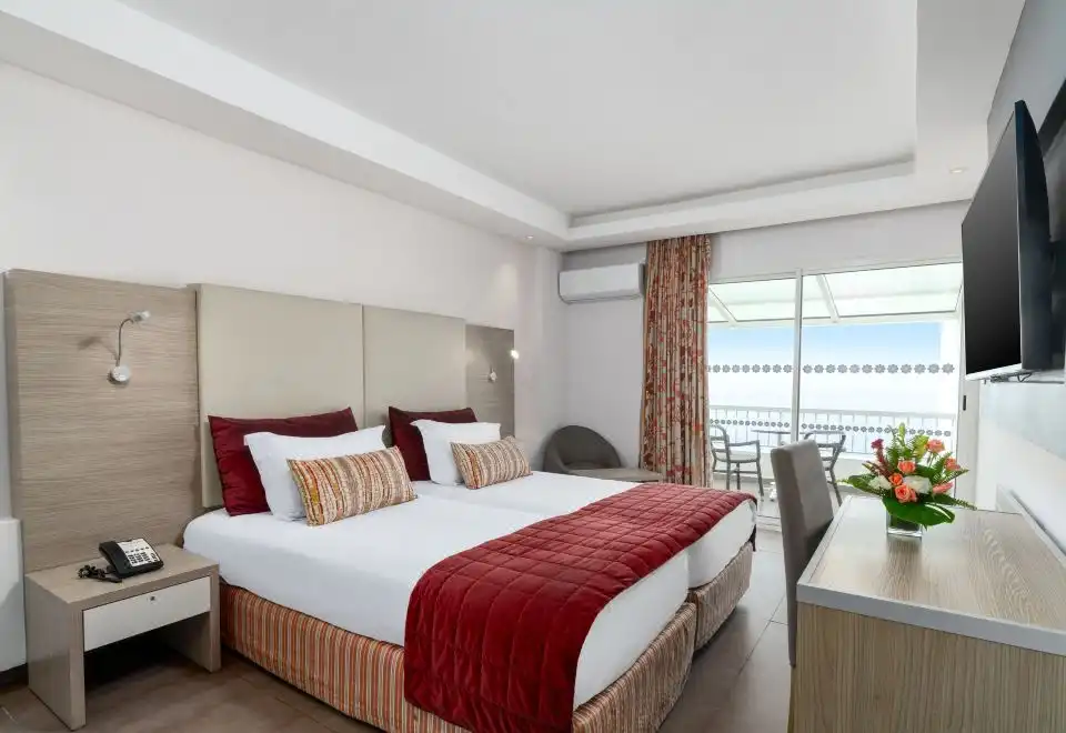 Standard Twin Room With Partial Ocean View