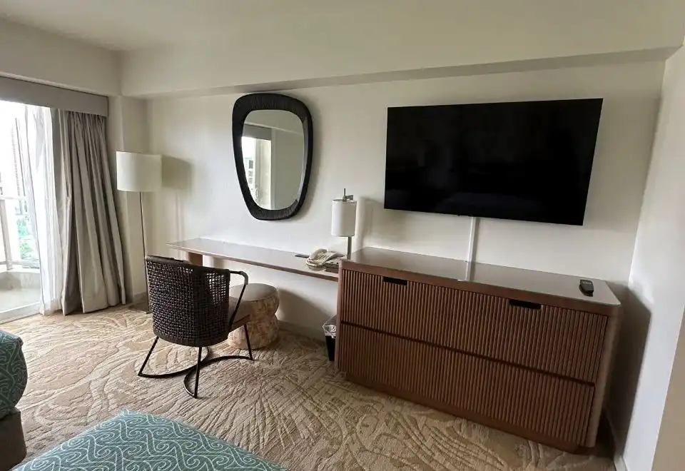 Superior Room (Waikiki Tower Run Of House)