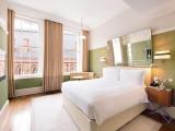 Victorian, Larger Guest Room, 1 King