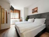 1 King Bed, Non-Smoking, Mountain View, Shower Only