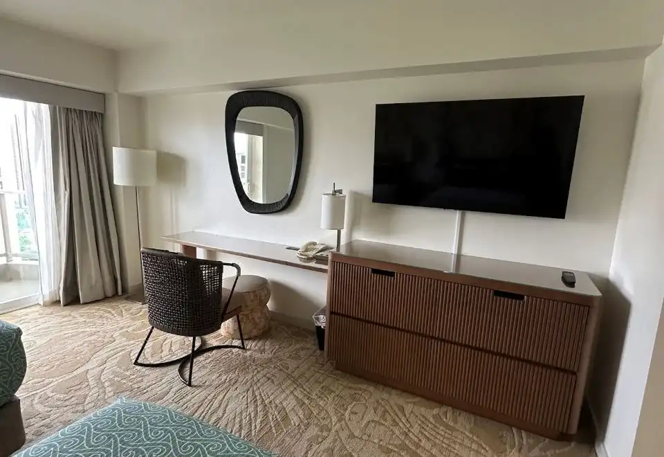 Superior Room, Ocean View (Waikiki Tower)