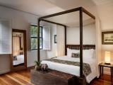 Deluxe King Room with Bathtub and View of Santa Teresa or Garden