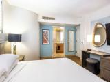 One Bedroom Waikiki City View Mobility/Hearing Accessible Suite 2 Queen Beds And Tub
