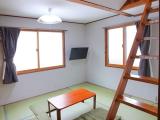 Japanese-Style 107 sqft2 with 85 sqft2 Loft, Private Toile, and Shared Bath No Parking, Non Smoking