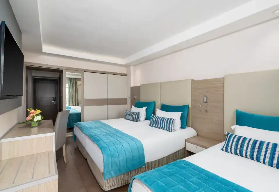 Superior Triple Room With Pool View