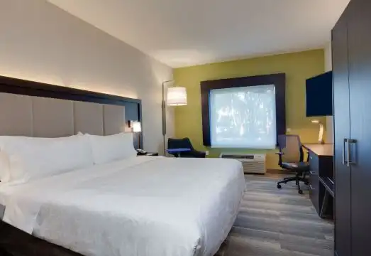 Mobility Access Standard King Room with Tub