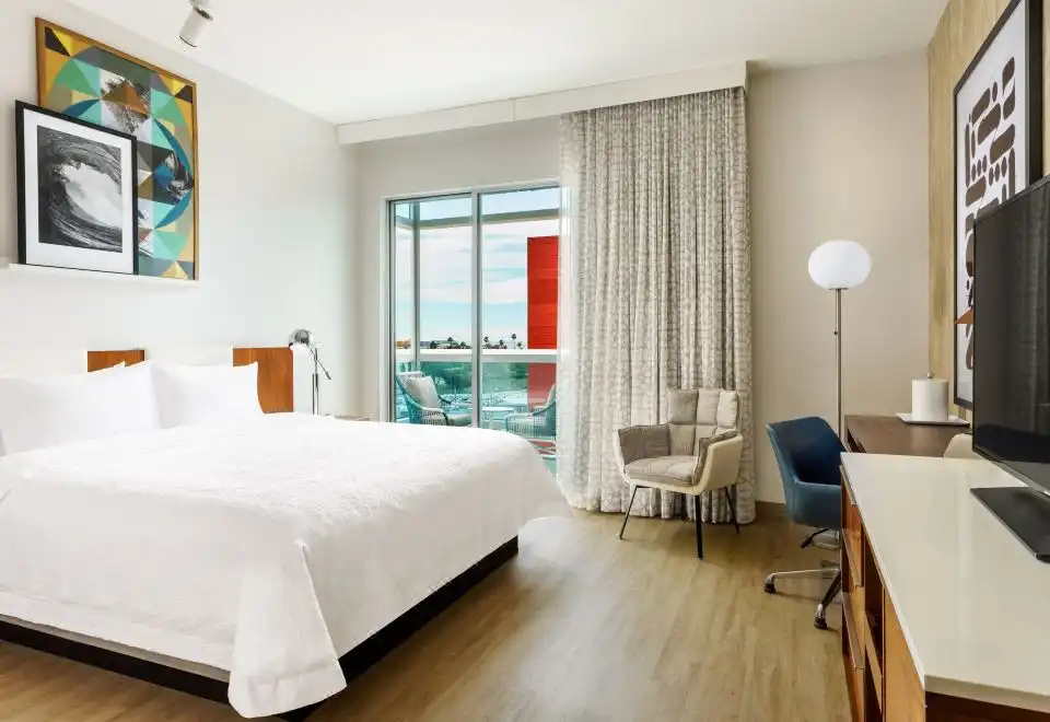 King Room With Balcony-Non-Smoking